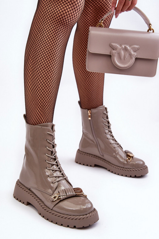 Feminin mit Lackeffekt Arbeitsstiefeletten mit Ornamenten Beige S.Barski MR870-67 Feminin mit Lackeffekt Arbeitsstiefeletten mit Ornamenten Beige S.Barski MR870-67