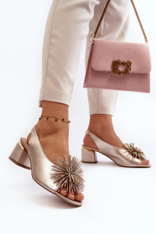 Damensandalen mit Ornamenten Laura Messi 2719 goldene Farbe Damensandalen mit Ornamenten Laura Messi 2719 goldene Farbe