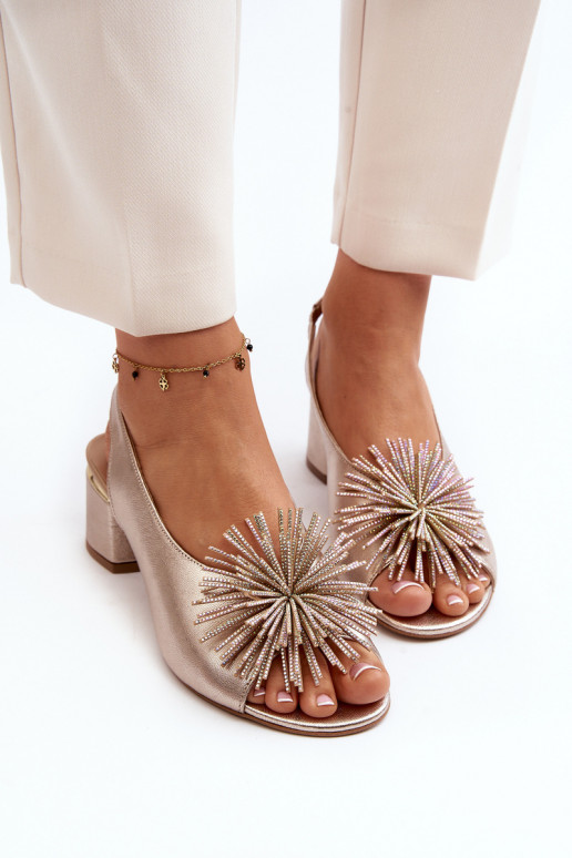 Damensandalen mit Ornamenten Laura Messi 2719 goldene Farbe Damensandalen mit Ornamenten Laura Messi 2719 goldene Farbe