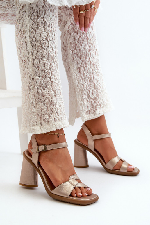 Damensandalen mit Absatz Es mussciejka 06029-25 goldene Farbe Damensandalen mit Absatz Es mussciejka 06029-25 goldene Farbe