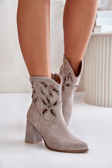 Lochmuster Ankle Boots aus Wildleder mit Absatz cappuccino LeĮskis 3629