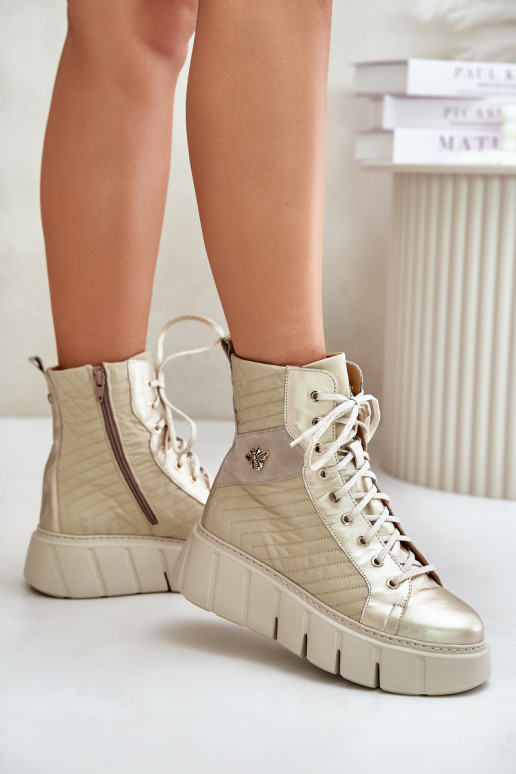 Haut Stiefel mit einer Plattform Es mussciejka 06751-25 goldene Farbe