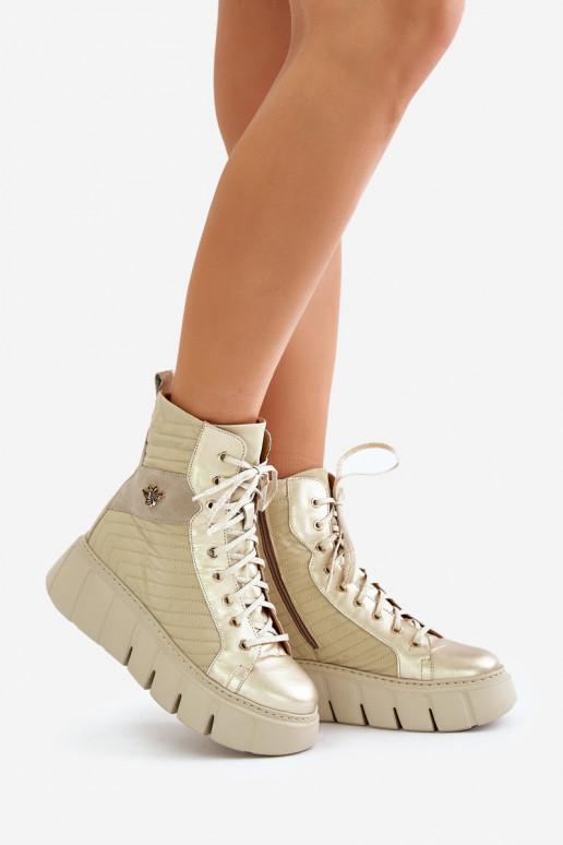 Haut Stiefel mit einer Plattform Es mussciejka 06751-25 goldene Farbe