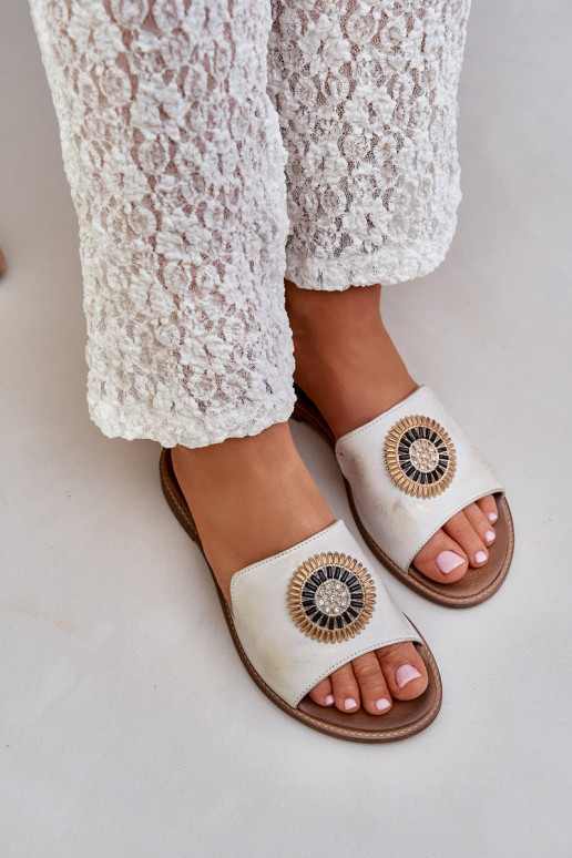 Lederhausschuhe mit Ornamenten mit breiten Absätzen LeZuski 3047/O goldene Farbe Przecierany