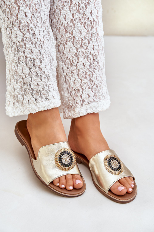 Lederhausschuhe mit Ornamenten mit breiten Absätzen Zazoo 3047/O goldene Farbe Lederhausschuhe mit Ornamenten mit breiten Absätzen Zazoo 3047/O goldene Farbe