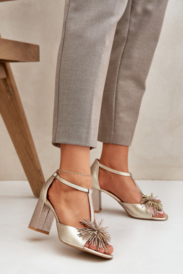 Sandalen Haut mit Absätzen mit Ornamenten Laura Messi 2758 goldene Farbe 2
