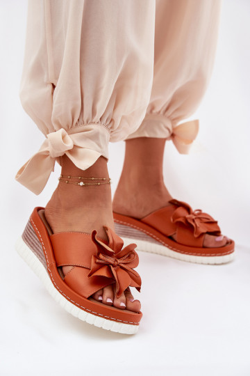 Lederhausschuhe Feminin Auf einem Keil Mit Dekorationen Eine Blume Artiker 52C0505 orange Farbe 2