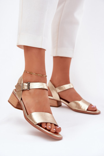 Damensandalen Feminin mit Absätzen Es mussciejka N6802-25 goldene Farbe