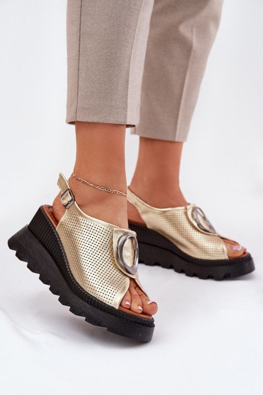 Damensandalen Feminin Auf einem Keil mit Ornamenten Artiker 56C0109 goldene Farbe Damensandalen Feminin Auf einem Keil mit Ornamenten Artiker 56C0109 goldene Farbe