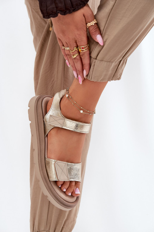 Damensandalen Feminin mit einer Plattform Zazoo 40443 goldene Farbe Damensandalen Feminin mit einer Plattform Zazoo 40443 goldene Farbe