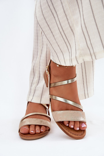 Damensandalen Feminin mit breiten Absätzen Es mussciejka 06966-25 goldene Farbe