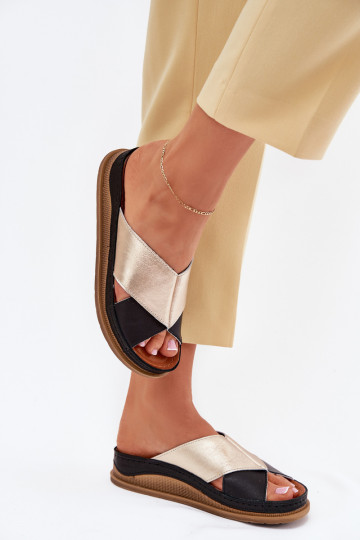Lederhausschuhe Feminin mit einer Plattform Es mussciejka L4986-25 Gold-schZuarze Farbe