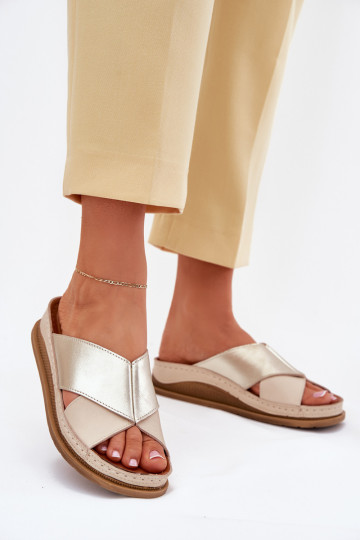 Lederhausschuhe Feminin mit einer Plattform Es mussciejka L4986-37 Beige-goldene Farbe