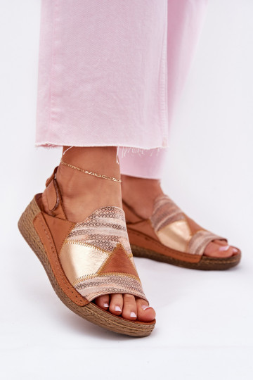 Damensandalen Feminin Auf einem Keil Mit Zopf Es mussciejka L7067-29 braune Farbe 2