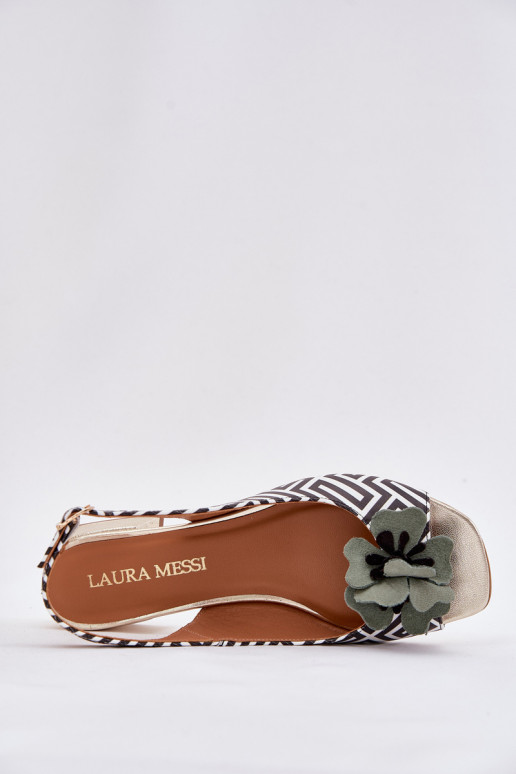 Damensandalen Feminin Klocke Mit Dekorationen Eine Blume Laura Messi 2973 INeiß-schZuarze Farbe Damensandalen Feminin Klocke Mit Dekorationen Eine Blume Laura Messi 2973 INeiß-schZuarze Farbe