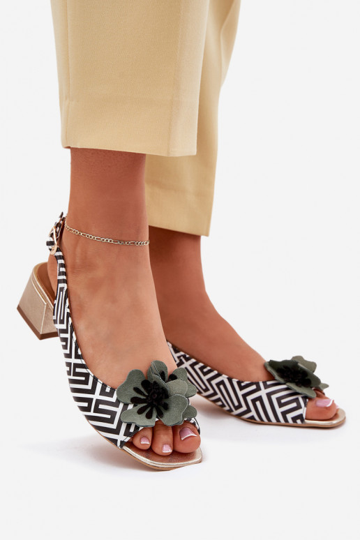 Damensandalen Feminin Klocke Mit Dekorationen Eine Blume Laura Messi 2973 INeiß-schZuarze Farbe Damensandalen Feminin Klocke Mit Dekorationen Eine Blume Laura Messi 2973 INeiß-schZuarze Farbe