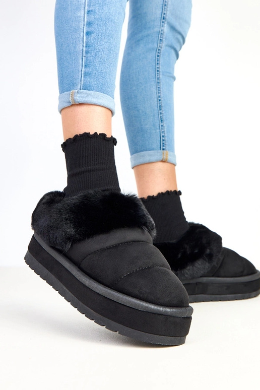 Schwarze kurze Schneestiefel,... Schwarze kurze Schneestiefel,...