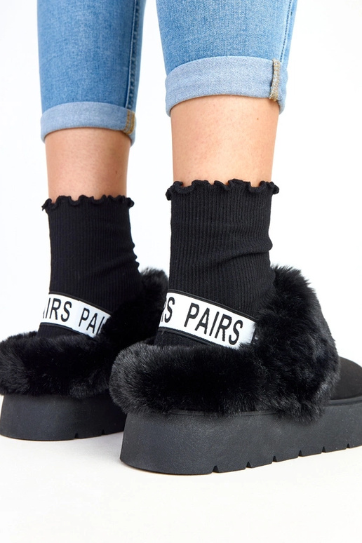 Schwarze kurze, von Pelz beheizte... Schwarze kurze, von Pelz beheizte...