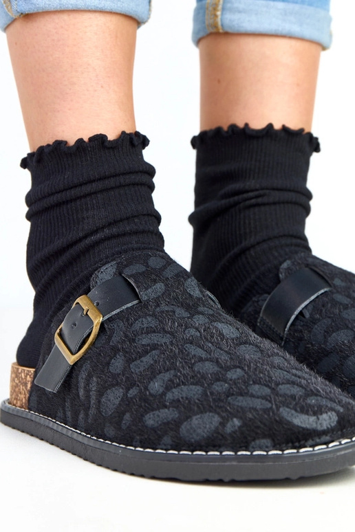 Schwarze Damen-Schlappen auf... Schwarze Damen-Schlappen auf...