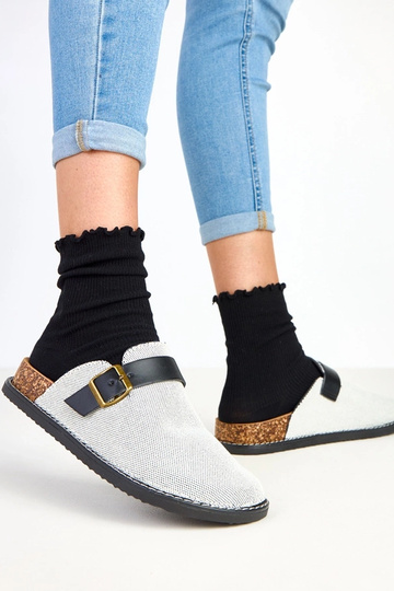 Schwarze Schlappen auf... 2