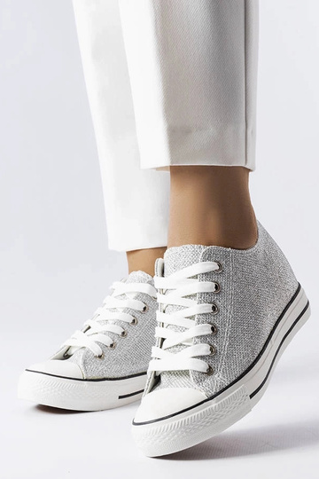 Silberne glänzende Sneakers...
