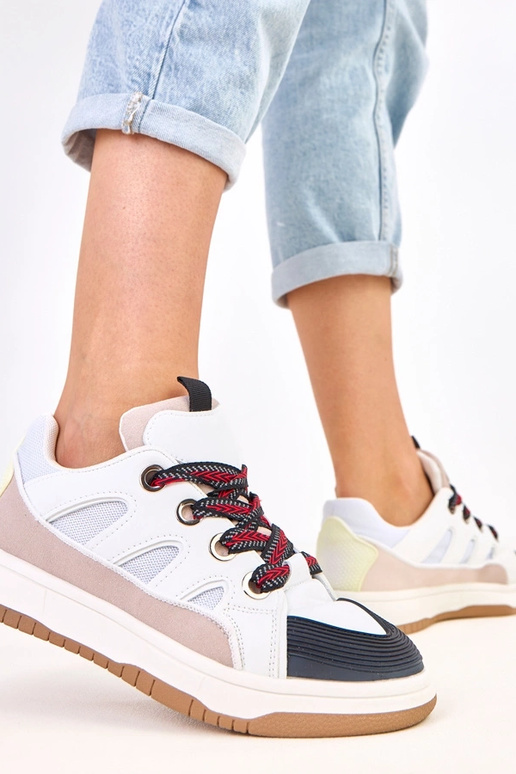 Schwarze Sneakers mit breiten...