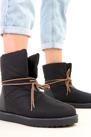 Schwarze Damen-Schneestiefel mit dekorativem Schnürsenkel Temira