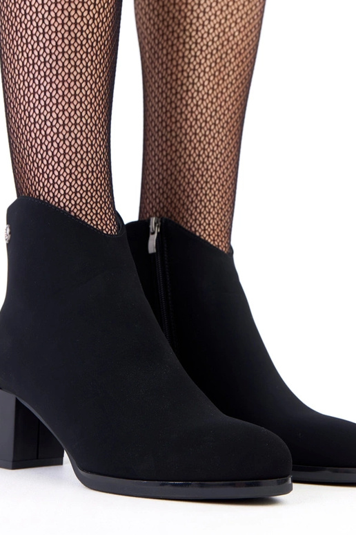 Schwarze Stiefeletten mit subtilen...