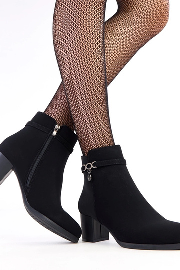 Schwarze Stiefeletten mit dekorativem Eco-Leder-Riemen Vernona