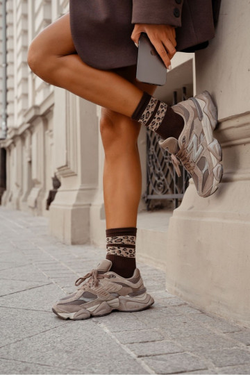 Damen braune Socken „Gepunktete Bänder"