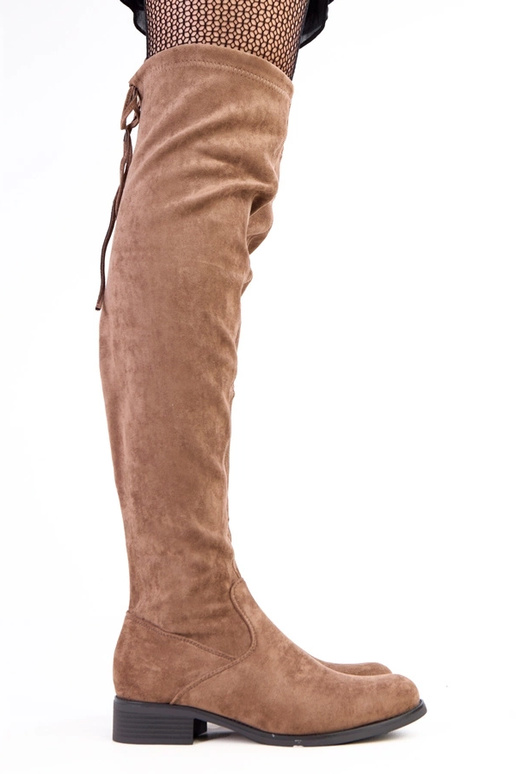 Sandfarbene lange Stiefel mit flachem...