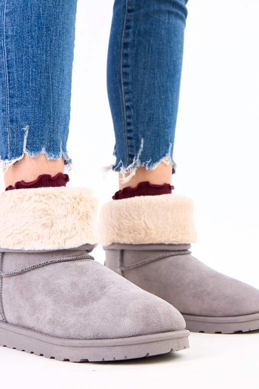 Graue Schneestiefel mit Fell auf...