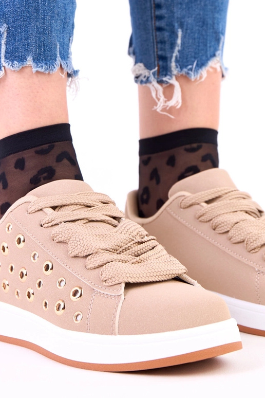 Braune Sneakers auf Plattform mit...