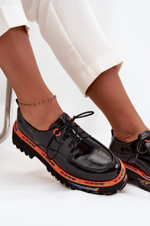 Haut Schuhe Feminin mit Lackeffekt Artiker 57C0176 schZuarze Farbe