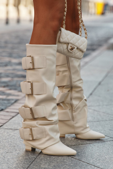 Damenstiefel mit Absatz, eingearbeitetem Schaft und goldenen Schnallen in elfenbeinfarben Isavelle 2