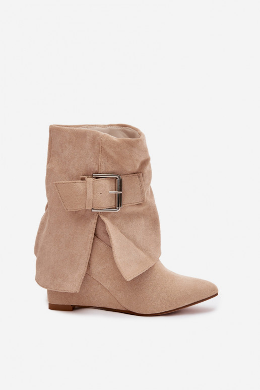 Stiefeletten auf Plattform mit eingearbeitetem Schaft und Schnallen aus sandfarbenem Eko-Suede Vortinia Stiefeletten auf Plattform mit eingearbeitetem Schaft und Schnallen aus sandfarbenem Eko-Suede Vortinia
