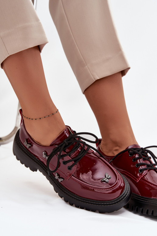 mit Lackeffekt Haut Schuhe FemininPrzypinkami Artiker 57C0336 Burgund