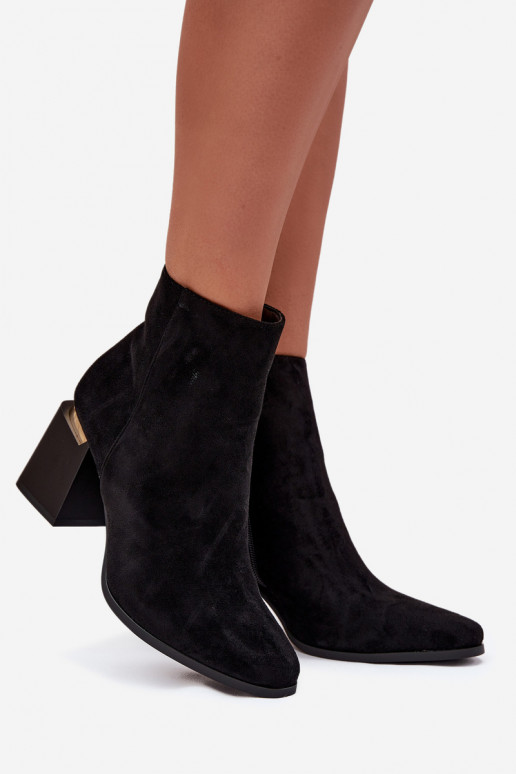 Warm gefütterte Damenstiefeletten aus schwarzem Eko-Suede Brivelle Warm gefütterte Damenstiefeletten aus schwarzem Eko-Suede Brivelle