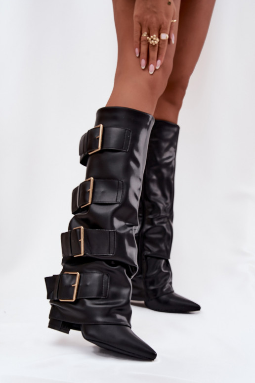 Damenstiefel mit Absatz, eingearbeitetem Schaft und goldenen Schnallen in schwarz Isavelle Damenstiefel mit Absatz, eingearbeitetem Schaft und goldenen Schnallen in schwarz Isavelle