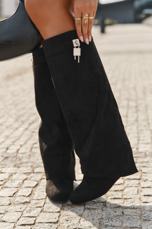 Damen-Overknees mit Plateau und Riemchen in Schwarz, mit silbernen Details, Korivelle