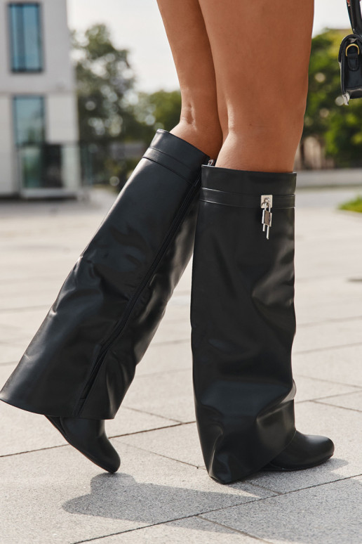 Damen-Stiefel mit Plattform, Riemen und silbernen Details aus schwarzem Eko-Leder Korivelle