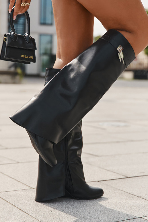 Damen-Stiefel mit Plattform, Riemen und silbernen Details aus schwarzem Eko-Leder Korivelle