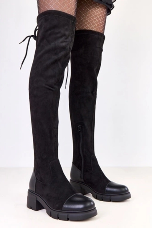 Schwarze Kunstwildleder-Stiefel über...