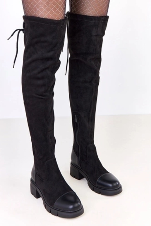 Schwarze Kunstwildleder-Stiefel über...