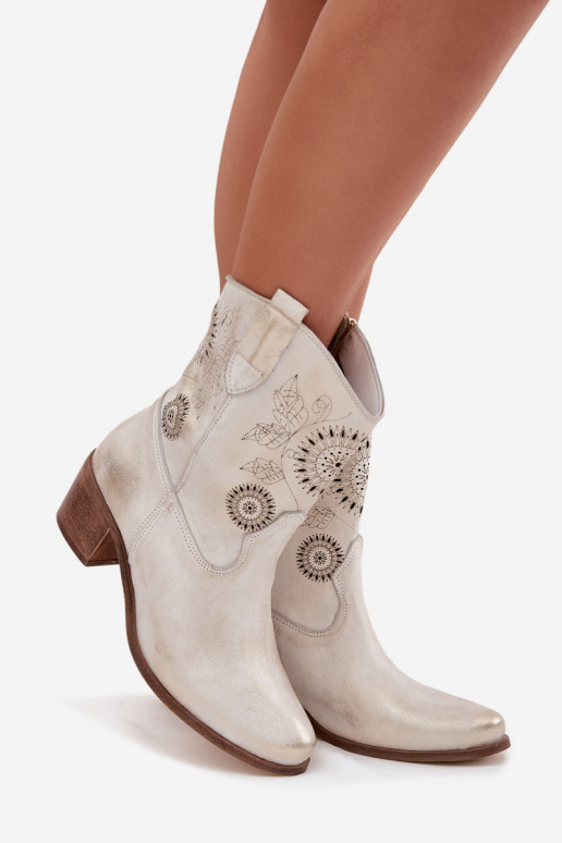 aus INildleder Haut Damenstiefel mit durchbrochenen Elementen mit Absätzen Zazoo 3844 goldene Farbe Przecierany