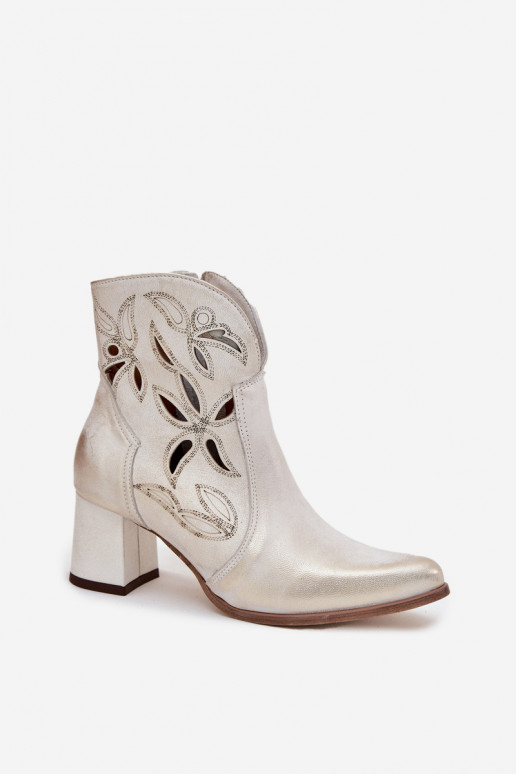 Haut mit durchbrochenen Elementen Damenstiefel Zazoo 3647 goldene Farbe Przecierany