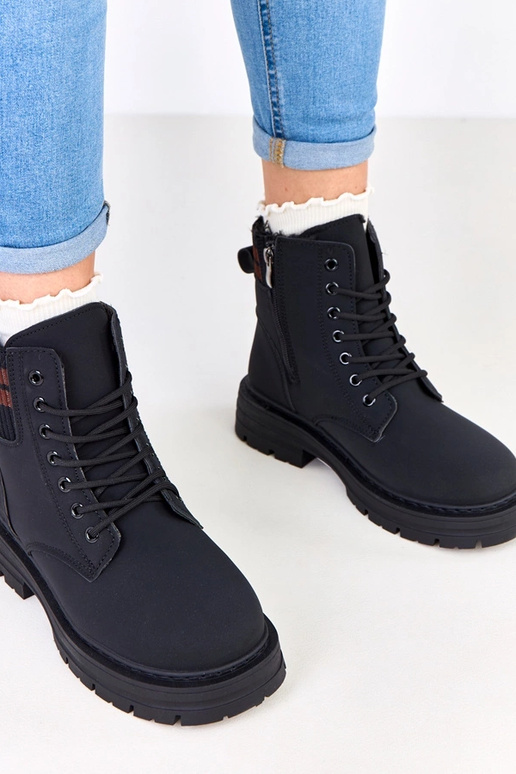 Czarne traperki ocieplane z ekoskóry...