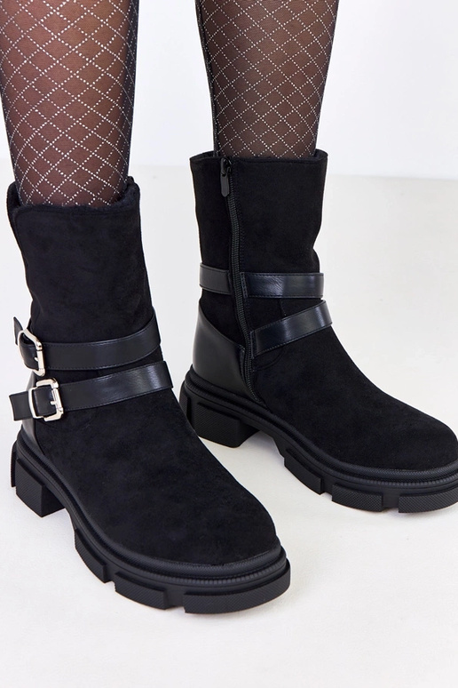 Czarne botki ocieplane zdobione...