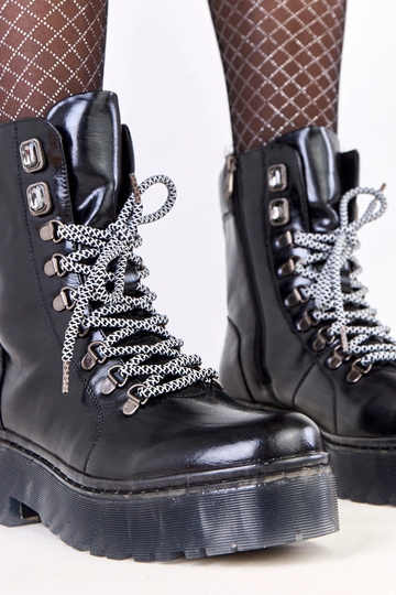 Czarne traperki na...