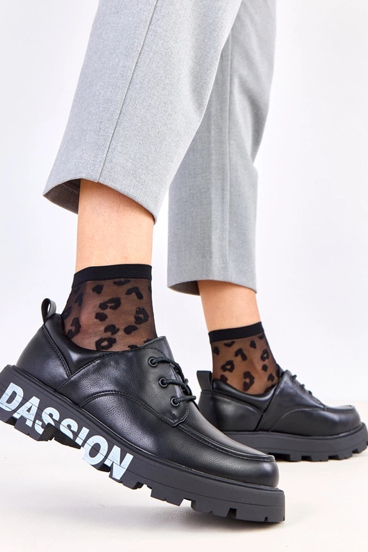 Schwarze Damenhalbschuhe mit Muster...